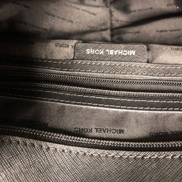 Michael Kors Morgan Medium Logo Tote - Picture 4 of 8